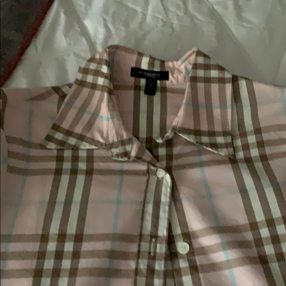 On sale for 48 hrs.  Classic 3/4 sleeve Burberry